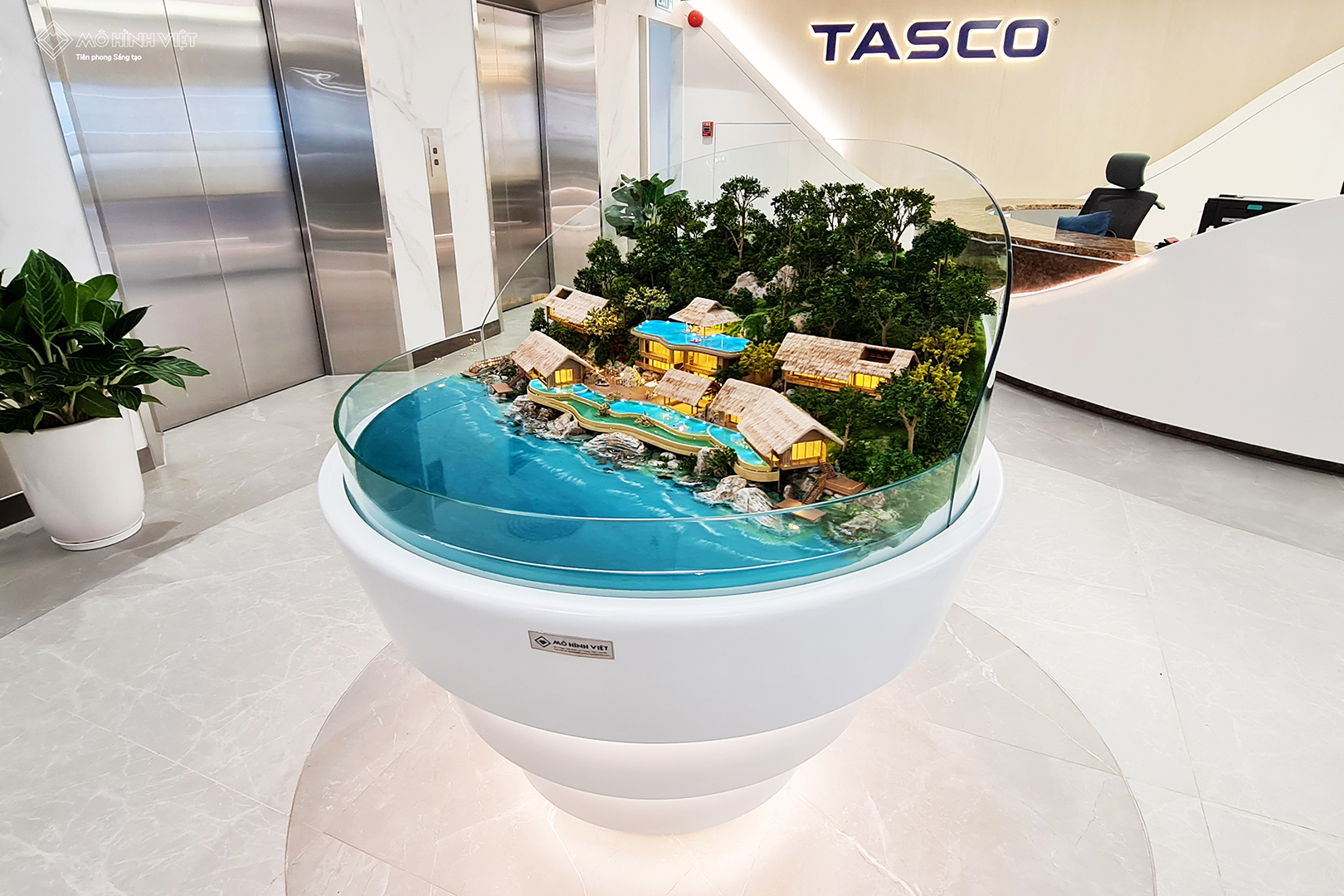 MODEL IN SHOWROOM